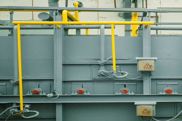 Natural gas-fired heat treatment furnace